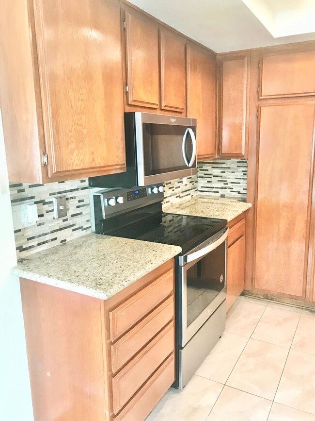 Building Photo - Carlton Square Spacious House w/Central AC...