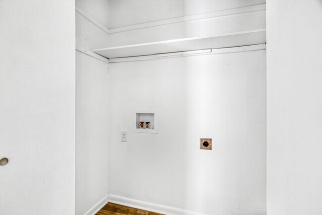 Building Photo - Fully Remodeled 2 Bed / 2 Bath Lower-Level Condo with Balcony