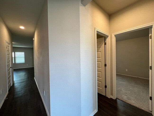 Building Photo - Wonderul 4/2 Single Story in White Wing, NBTX