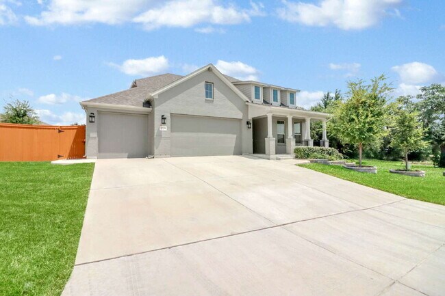 Building Photo - "Spacious 4-Bedroom Sanctuary with Cozy Fireplace in San Antonio's Prime Location!"