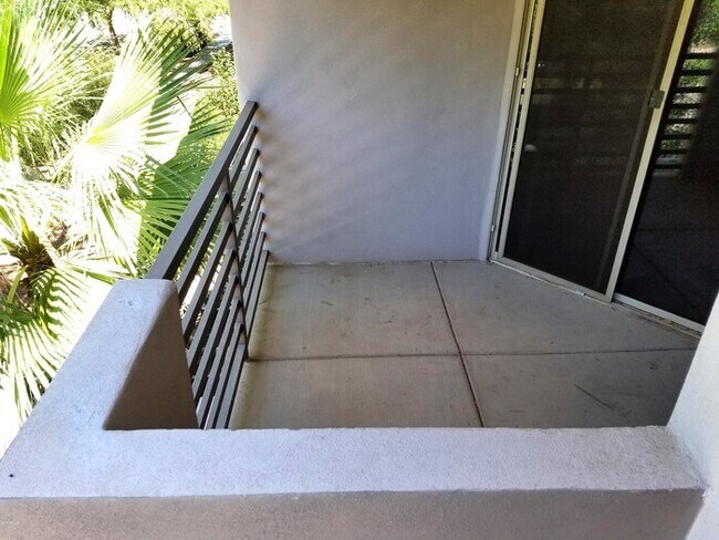 Building Photo - Stunning 2-bedroom 2-bath Condo with a 1 car garage