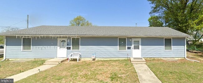 Primary Photo - 118-128-128 Jessup St