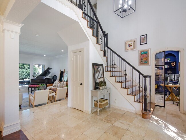 Building Photo - 25 Cokeberry St