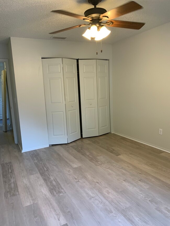 Building Photo - 658 Kenwick Cir