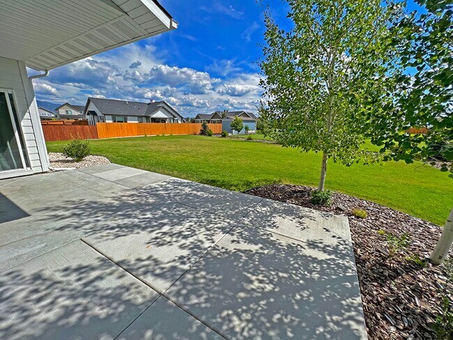 Building Photo - Beautiful Single Family Detached Home with...