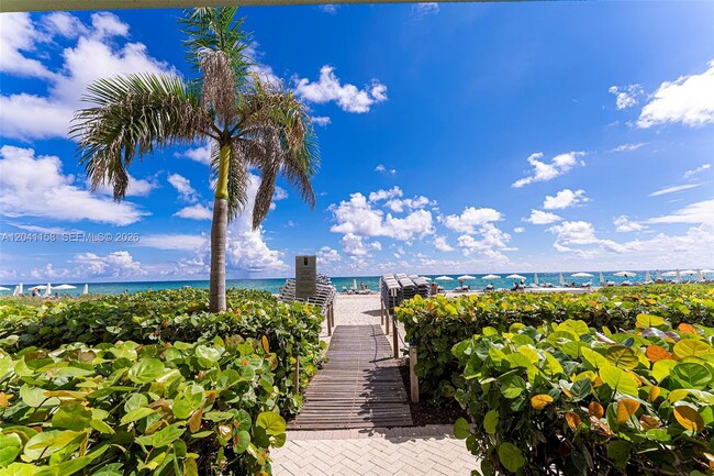 Building Photo - 15901 Collins Ave