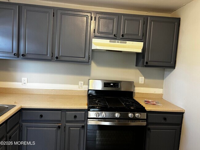 Building Photo - 1221 9th Ave