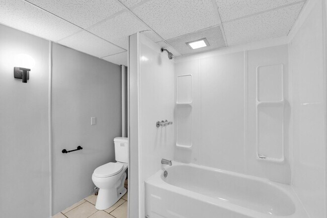 Building Photo - Charming 2-Bedroom Home with Private Backyard in Allentown