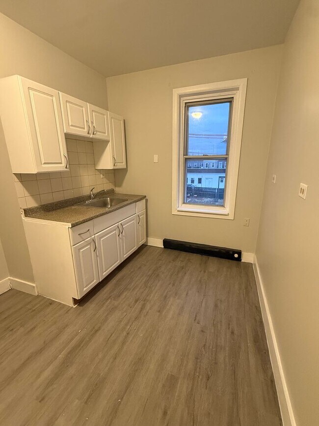 Building Photo - 2363 Orthodox St