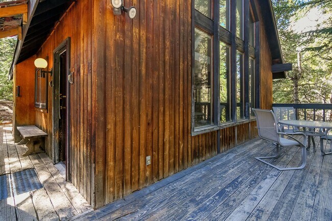 Building Photo - Cabin in the woods!  Fenced Yard!  Year le...