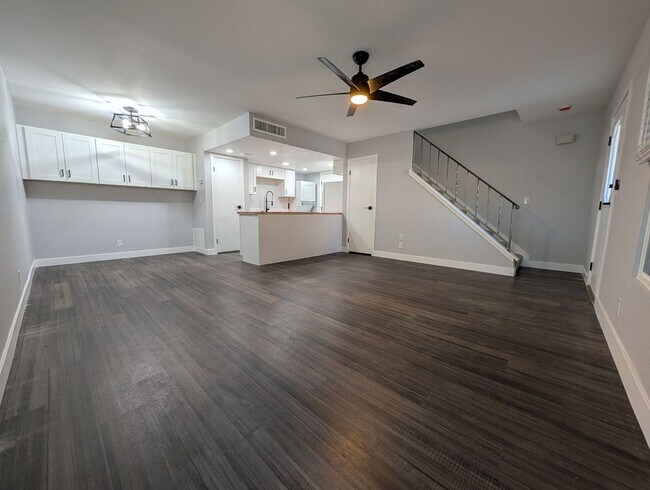 Building Photo - Charming 2-bedroom, 1-bathroom Downstairs Condo Close to UNLV
