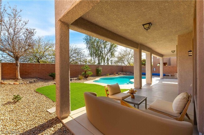 Building Photo - 9632 Staff Ln