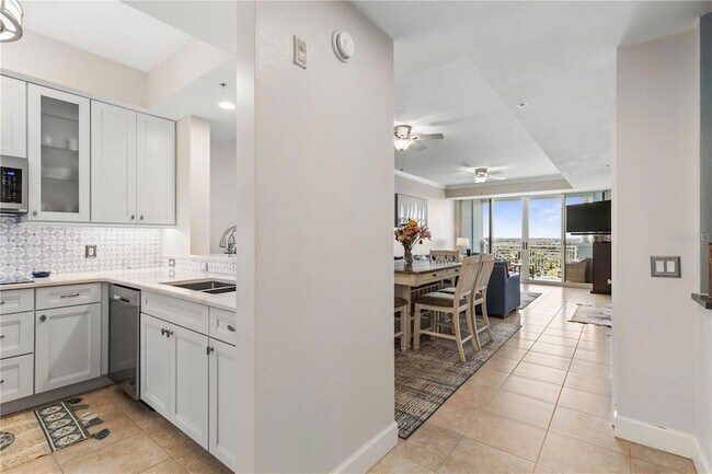 Building Photo - 102 Yacht Harbor Dr