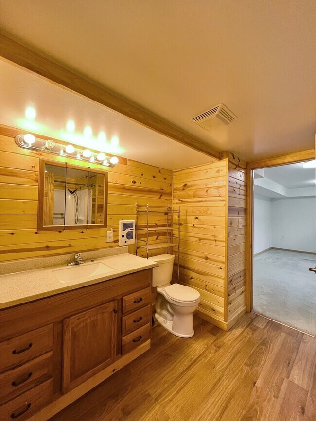 Building Photo - Spacious 3 bedroom/3 bath Townhome with 2 car Attached Garage and Private Yard in Evans, CO