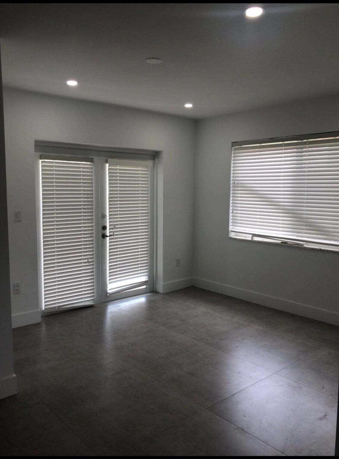 Building Photo - 339 Alesio Ave