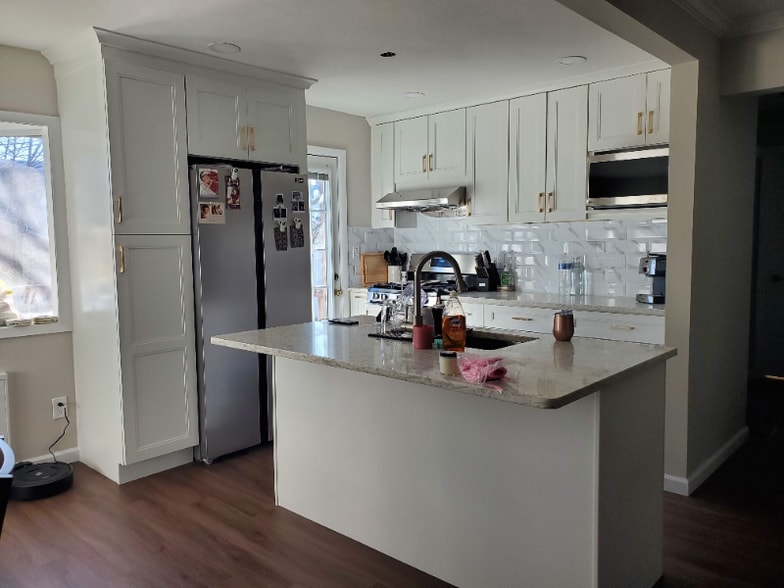 Building Photo - 194 Covert Ave