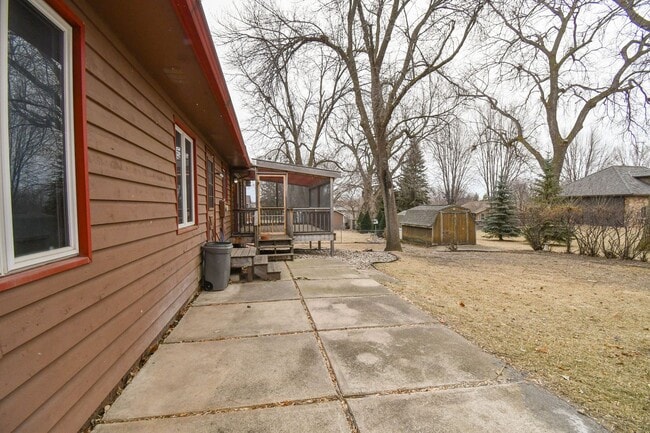 Building Photo - 3305 E 33rd St