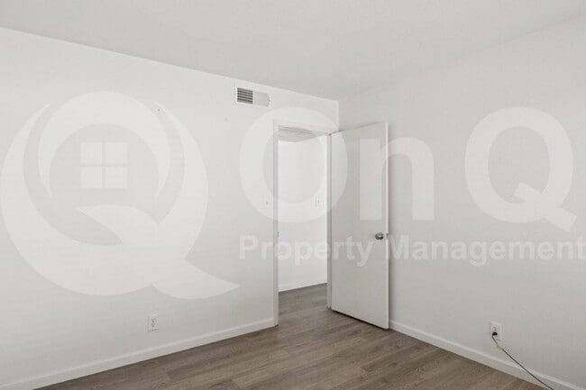 Building Photo - 9300 E Kalil Dr