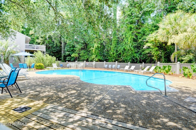 Building Photo - 6338 Oleander Dr