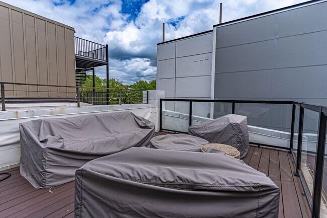 Building Photo - Luxurious Living in NW DC!