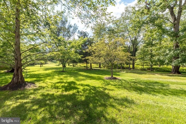 Building Photo - 5812 Hickory Hollow Ln