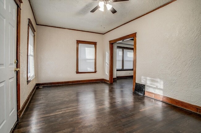 Building Photo - 806 Monroe Ave