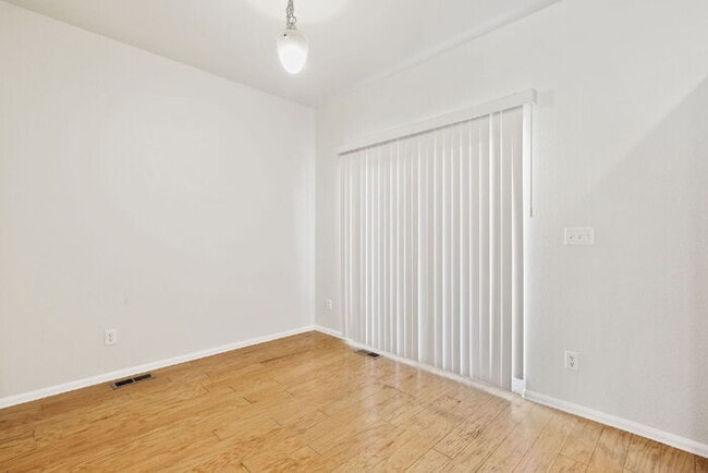 Building Photo - Updated Townhome with Pikes Peak Views | Free January Rent + $500 Off February