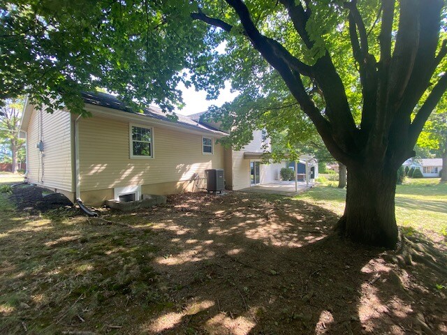 Building Photo - 220 Garland Dr