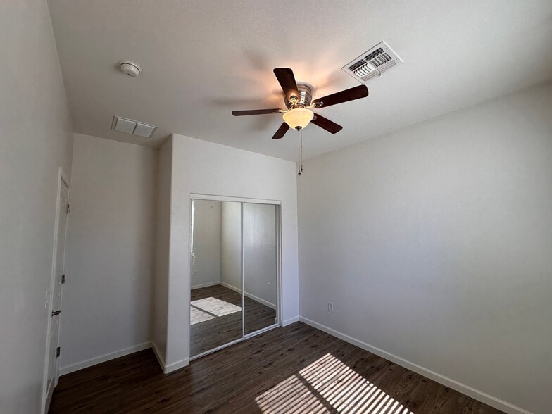 Building Photo - 579 W Camino Sorpresa