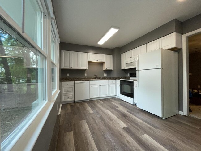 Building Photo - 908 S Josephine Boyd St