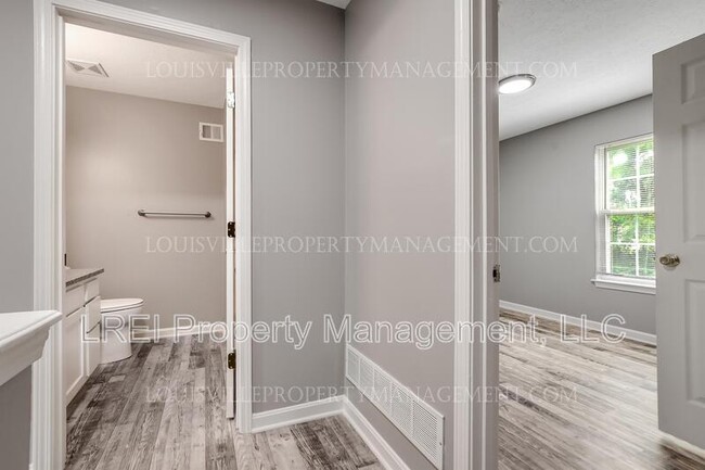 Building Photo - 420 S Wenzel St