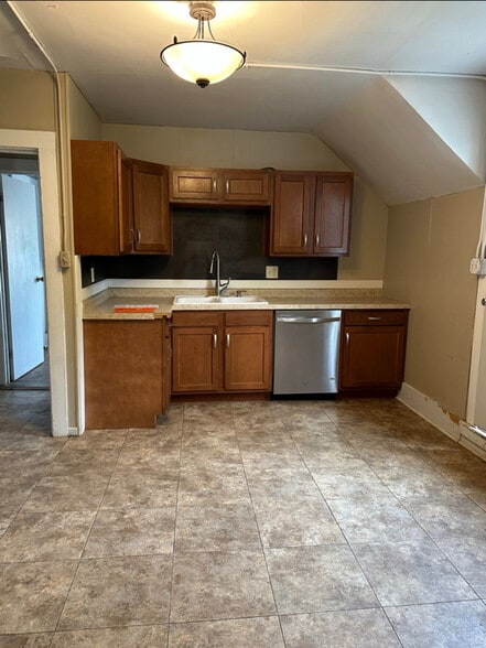 Building Photo - 708 Ferry St