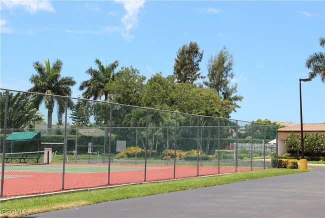 Building Photo - 915 New Waterford Dr