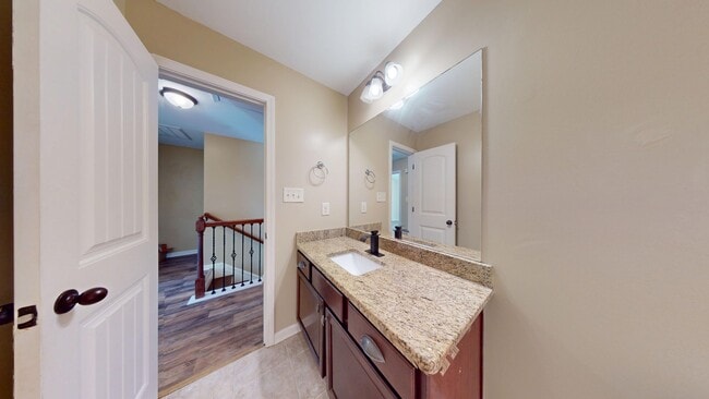 Building Photo - Nice 4 Bedroom Home in Solamere