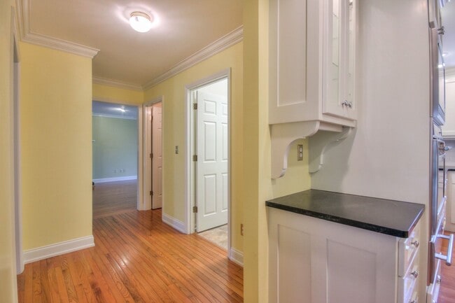 Building Photo - 4 BR 2/2 BA Large Fenced in Back Yard! Chef's Kitchen! Upstairs Bonus Room! 2 Car Garage