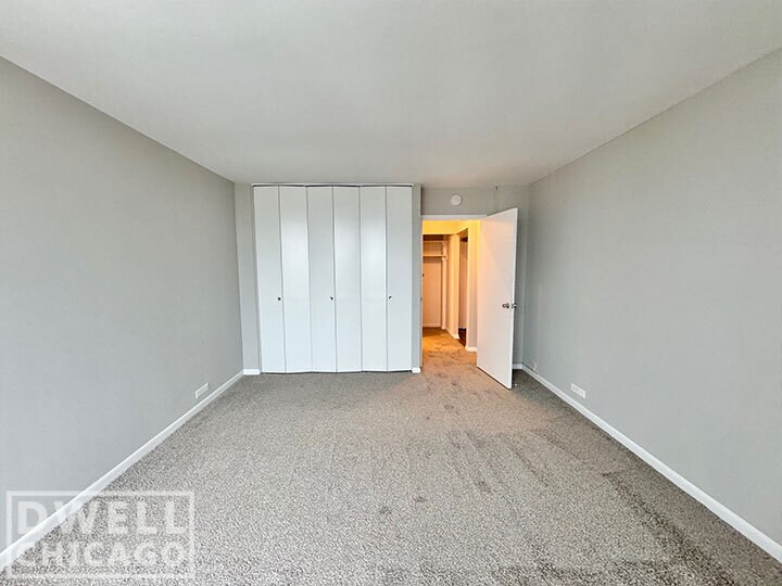 Building Photo - 3440 N Lake Shore Dr
