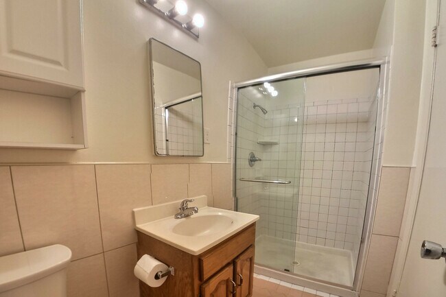 Building Photo - 1907 Greenwich St