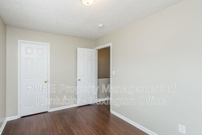 Building Photo - 209 Landings Dr