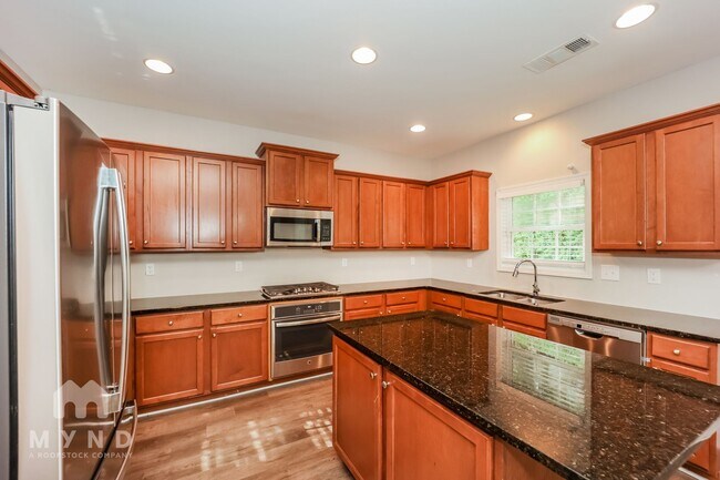 Building Photo - 5660 Halsey trc