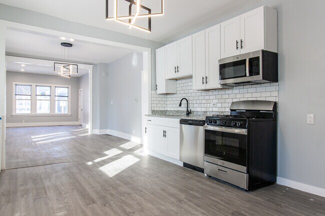 Building Photo - 2659 W Homer St