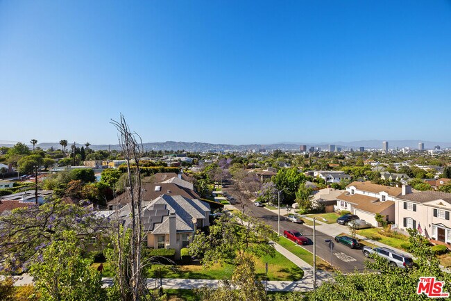 Building Photo - 8900 Sawyer St