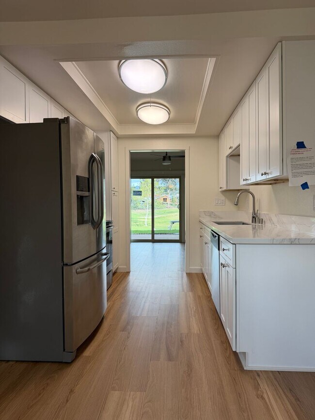 Building Photo - Golf Course View Bottom Level Condo in Campana Villas