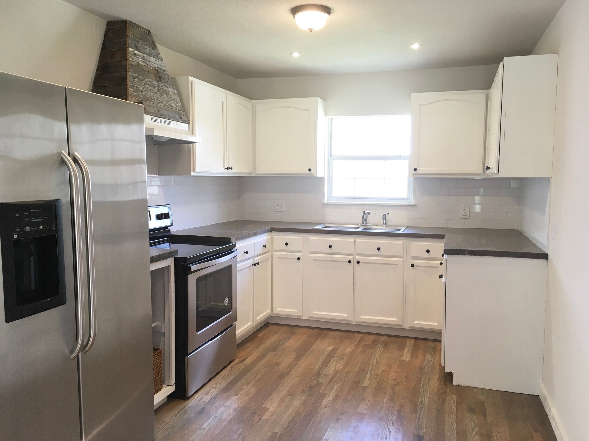 Stainless steel appliances - 5131 Wildflower Dr