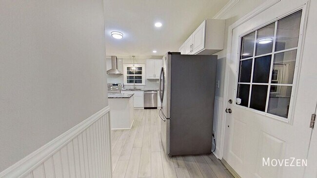 Building Photo - 1200 Dresden Dr W