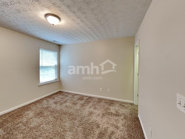 Building Photo - 327 Meadows Ln