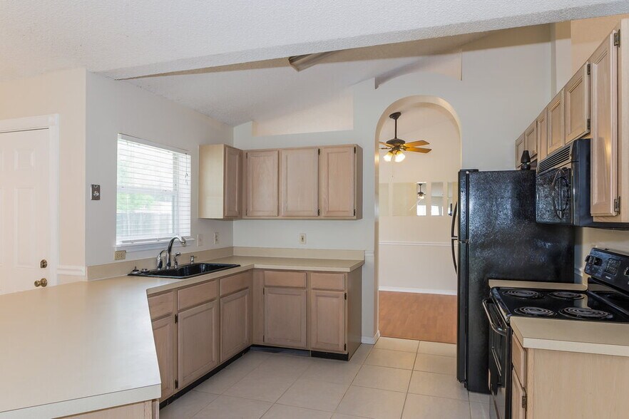 Building Photo - 7624 Pilgrims Trace Dr