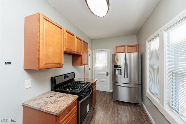 Building Photo - 2035 Chesterland Ave