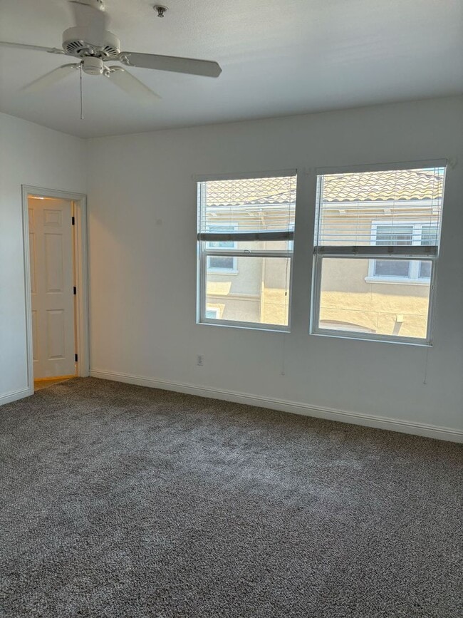Building Photo - Upscale Living in Westlake Villas – Minute...