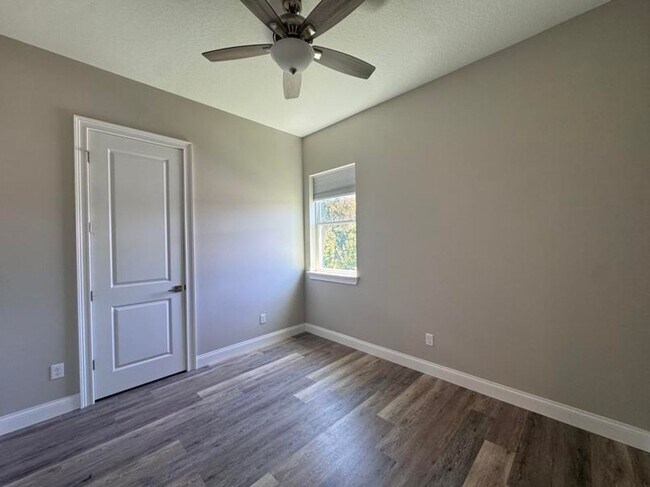 Building Photo - 4 Bedroom in Tomoka View