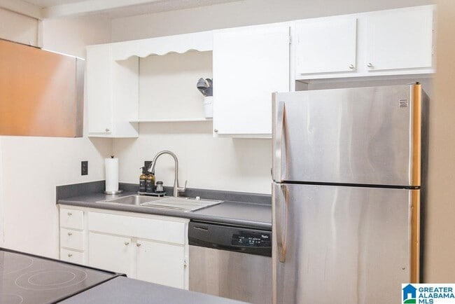 Building Photo - 1303 Woodland Vlg
